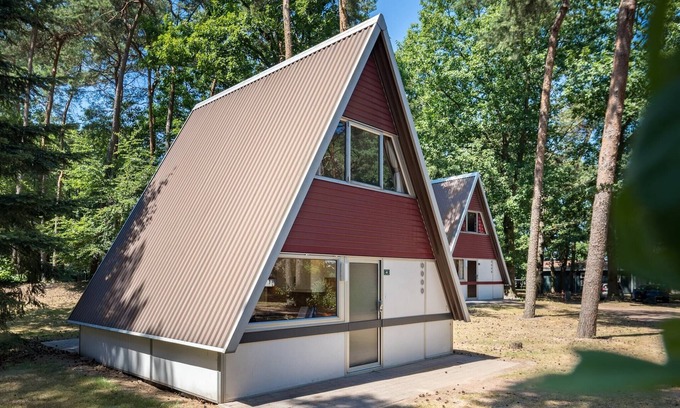 Municipality of Geldrop-Mierlo House | Bungalow in Bospark 't Wolfsven near Nature