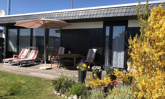 Staberdorf House | Bungalow on the water with sea view and south facing position
