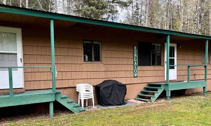 Seeley Lake House | Bungalow @ Seven Timbers-Family retreat in beautiful setting with lake access