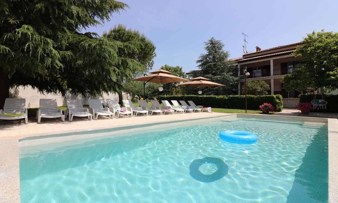 Vrvari House | Bungalow with outdoor pool and air conditioning