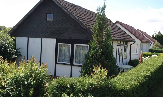 Fuhlendorf House | Bungalow with terrace and garden