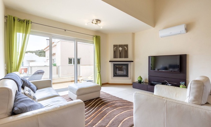 Burgau Apartment | Burgau Beach House - Spacious Mezzanine apartment