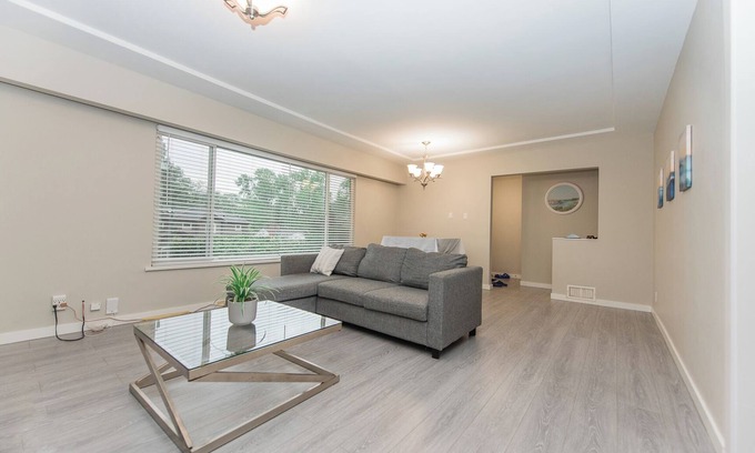 Burnaby House | Burnaby Metrotown 3 bedroom upstairs for 5 people