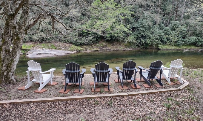 Burnsville House | Burnsville, NC - Awesome 40 Acre Retreat on the South Toe River