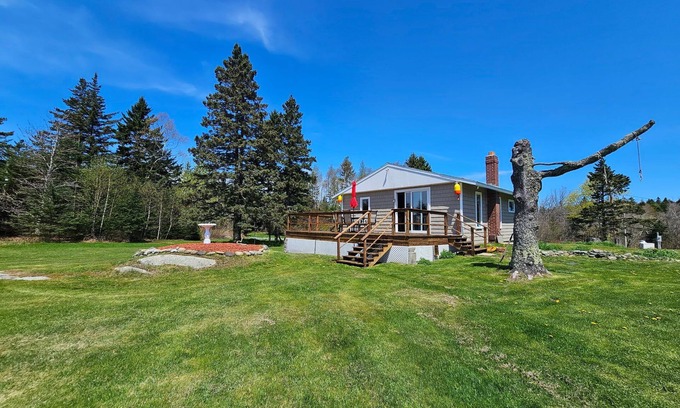 Stonington Cottage | Burnt Cove Boat House - Waterfront Guest House