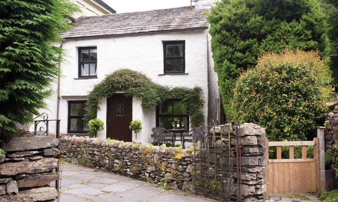 Windermere Cottage | BURROW COTTAGE, with a garden in Bowness-On-Windermere