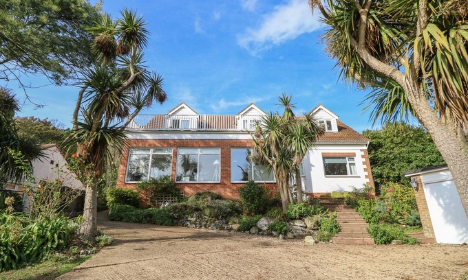 Ventnor Cottage | BURWYNS, pet friendly, character holiday cottage in Ventnor