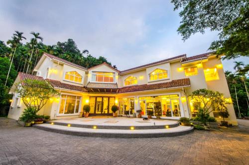 Yuchi Bed & Breakfast | Butchard Villas