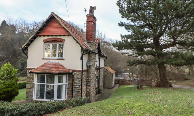 Cloughton House | BUTLER'S COTTAGE, pet friendly, with open fire in Scarborough