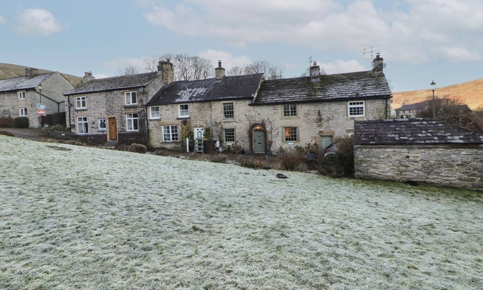Castleton Cottage | Buttercup Cottage