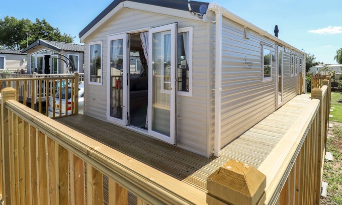 Crowle Cabin | BUTTERMERE LODGE - WESTFIELD 4, pet friendly in Crowle