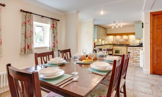 Margam House | Bwthyn Glyn in Cwm-twrch Isaf