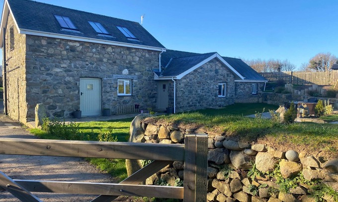 Nefyn Cottage | BWTHYN GWENYN YR HAF (SUMMER BEE BARNS), pet friendly in Nefyn
