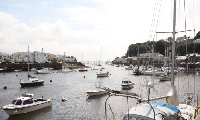Borth-y-Gest House | Bwthyn Llechen