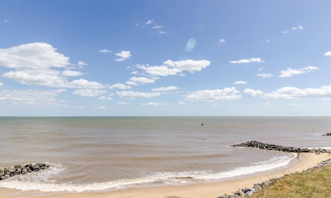 Hopton on Sea House | By the seaside dog friendly caravan at Haven Hopton in Norfolk ref 80015W