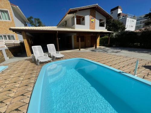 Governador Celso Ramos House | cód 4 · Casa com piscina próxima a praia de palmas