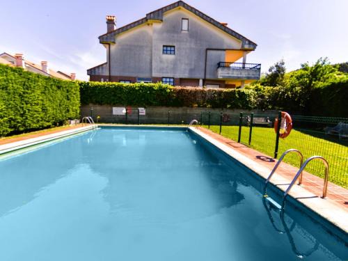 Miengo House | Cómodo y espacioso chalet con piscina comunitaria