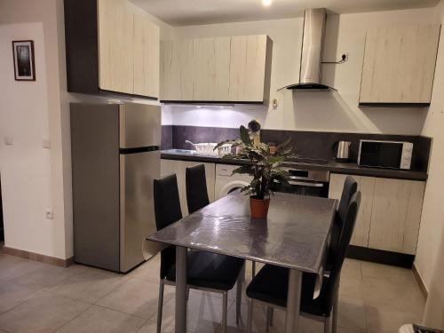 Beaucaire Apartment | Côté Jardin