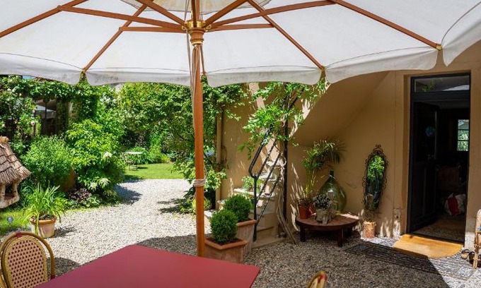 Le Pont-de-Beauvoisin Bed & Breakfast | Côté Jardin, Chambres d’hôtes B&B