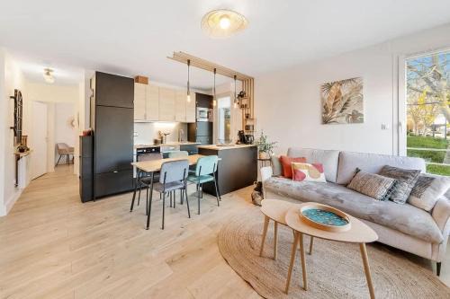 Arsenal-Redon Apartment | Côté Rivière, appartement T2, terrasse & parking