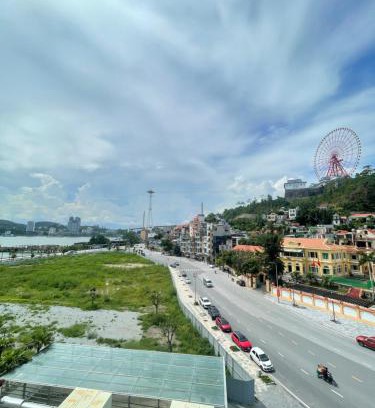 Hon Gai Apartment | Căn hộ 2 PN, Phù hợp gia đình, gần biển, View chéo biển, vòng quay MT The Sapphire 2 Hạ Long