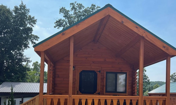 Marion Cabin | C21 cabin in private gated camping resort. Perfect for a family get away.