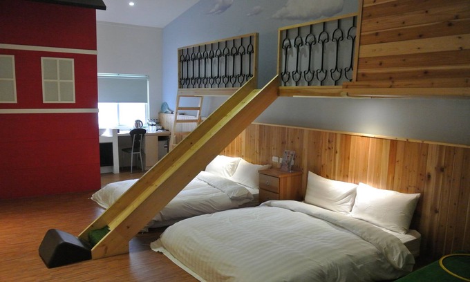 West Central District Apartment | C302 Family room (Tainan, Section of Ximen Road, beside Blueprint Culture & Creative Park)