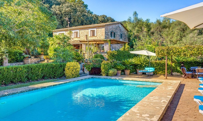 Pollensa House | “Ca les Estamenyes” close to the Sea, Wi-Fi, A/C, Terrace, Garden & Pool; Parking Available