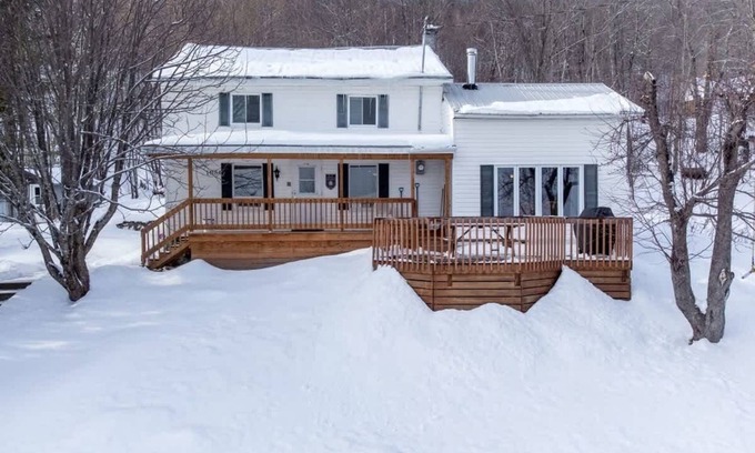 Petite-Riviere-Saint-Francois Ski Chalet | Blanche du Cap A stone's throw from Le Massif in Charlevoix