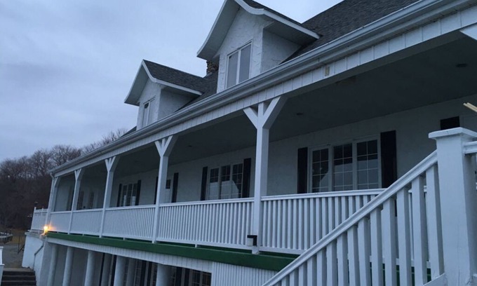 St-Francois-de-l'Ile-d'Orleans House | LA Maison Chaumonôt