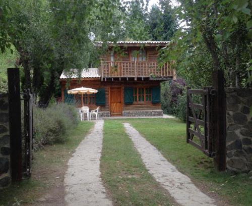 El Bolson Ski Chalet | Cabaña Los Abetos 1