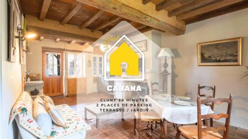 Chapaize House | Cabana & La Maison du Père Amour
