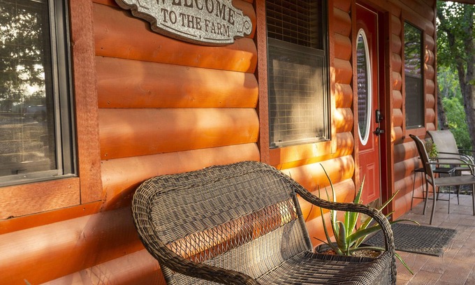 Waco Cabin | Cabin 1 Rental 15 minutes from Magnolia and Baylor