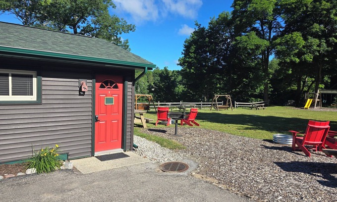 Lake Ann Cabin | Cabin #2- Sleeping Bear Resort