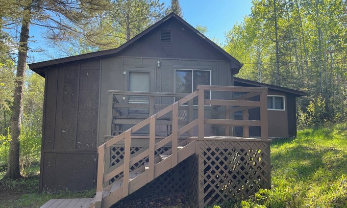 Ely Cabin | Cabin 2 'Waterfall' 2 BR, 5-6 pp, access to boats!