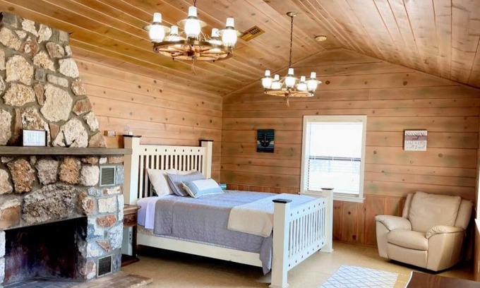 Dennis Cabin | Cabin 3 on Stony Point