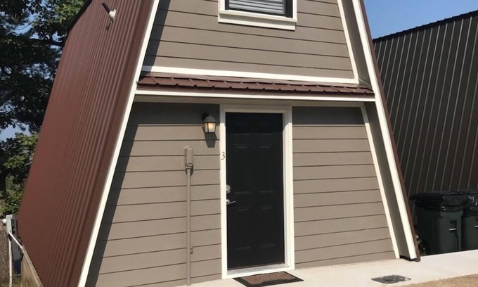 Columbus Cabin | Cabin 3- Overlooks Yarborough Landing and Millwood Lake
