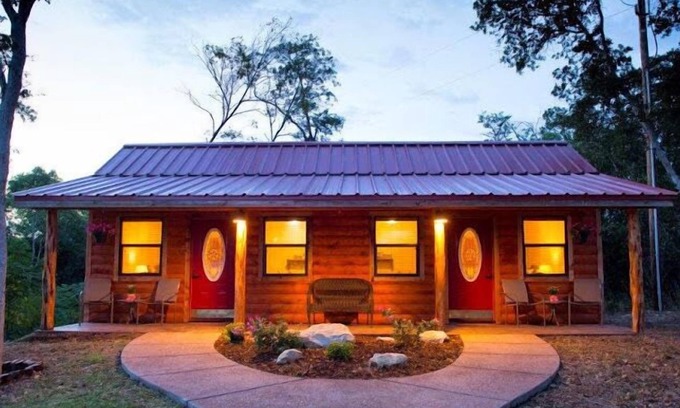 Waco Cabin | Cabin 3 Rental 15 minutes from Magnolia and Baylor