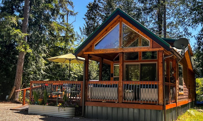 Lakebay Cabin | Cabin Among Cedars – Cozy Comfort, Seasonal Beauty & Nearby Beach