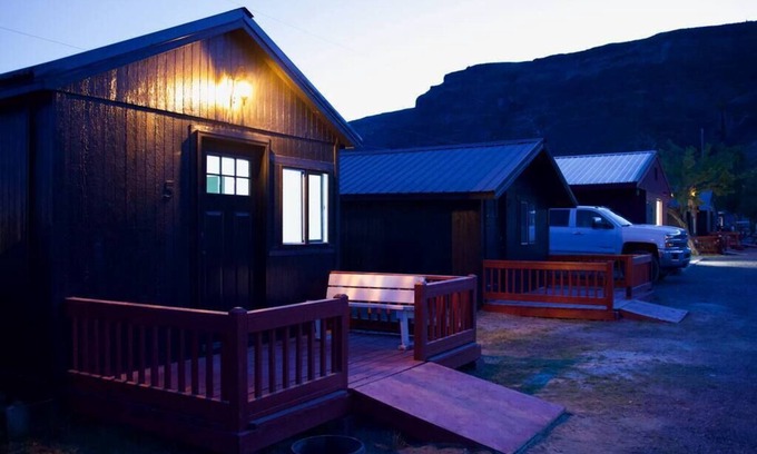 Coulee City House | Cabin at Blue Lake in Central Washington (Cabin 3)