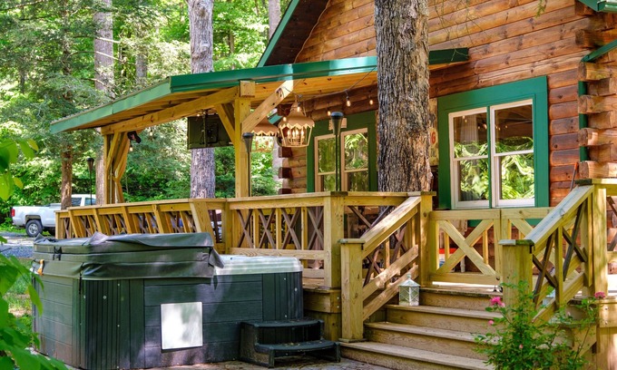 Dayton House | Cabin By The Creek! Inground Pool! Spa!