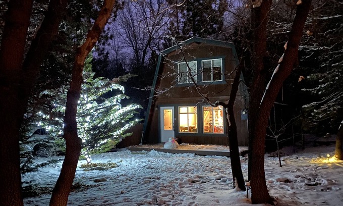 Sugarloaf Cabin | Cabin escape with privacy. Enjoy Big Bear only minutes away.