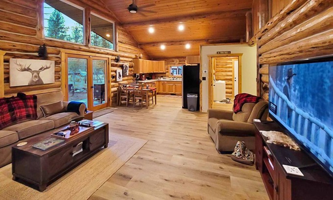 Seeley Lake Cabin | Cabin in the trees next to public land! (Dog friendly!)