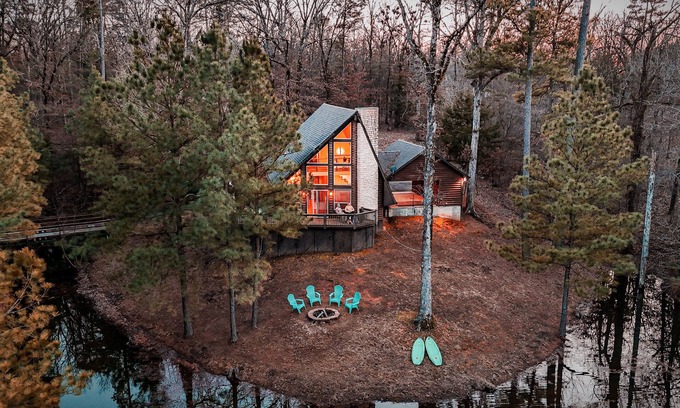 Whispering Hills Cabin | Cabin Masterpiece on Private Lake