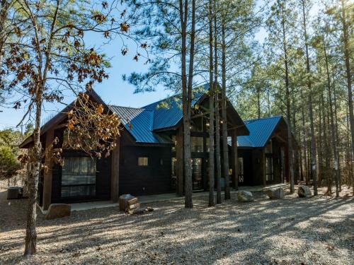Hochatown House | CABIN - Near BLACK MOUNTAIn