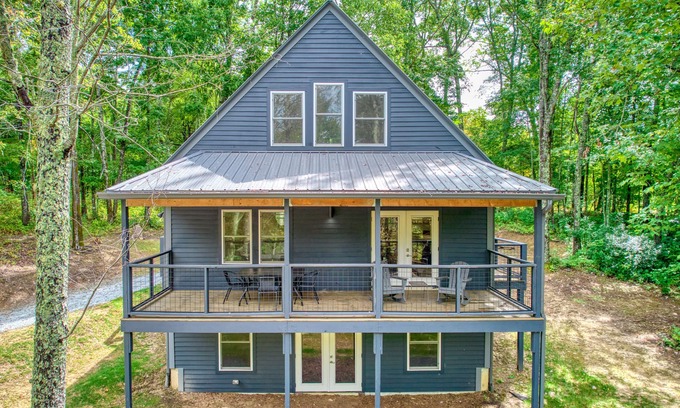 Glenville Cabin | Cabin near lake with grill, outdoor dining, central AC, & washer/dryer