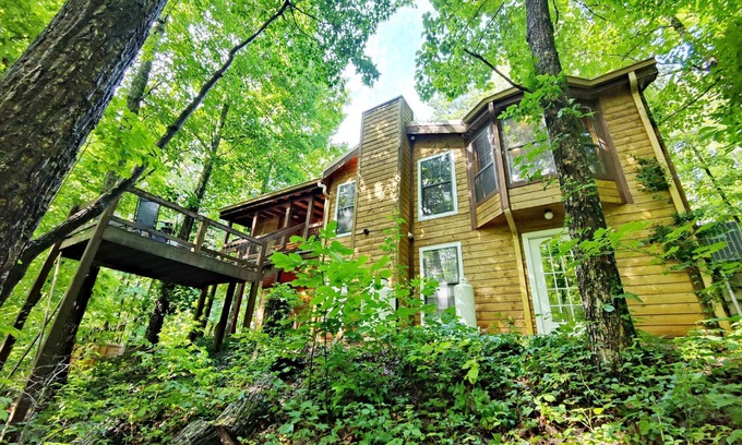 Monteagle Cabin | Cabin Nestled in the Trees. Firepit and Hot Tub!