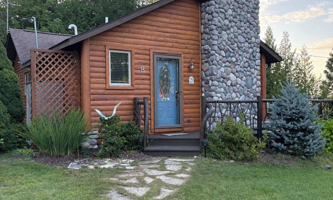 Indian River Cabin | Cabin on Indian River between Burt and Mullet Lakes