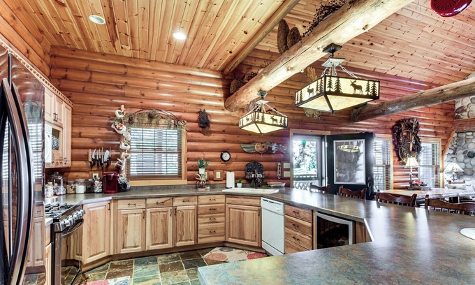 Ponsford Cabin | Cabin on Round Lake w/Boat Dock & Water Views!