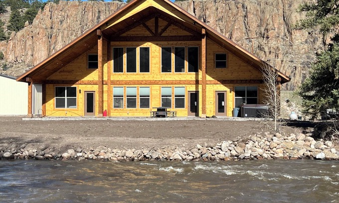 South Fork Cabin | Cabin on the river, close to Wolf Creek Ski Area & Rio Grande National Forest.